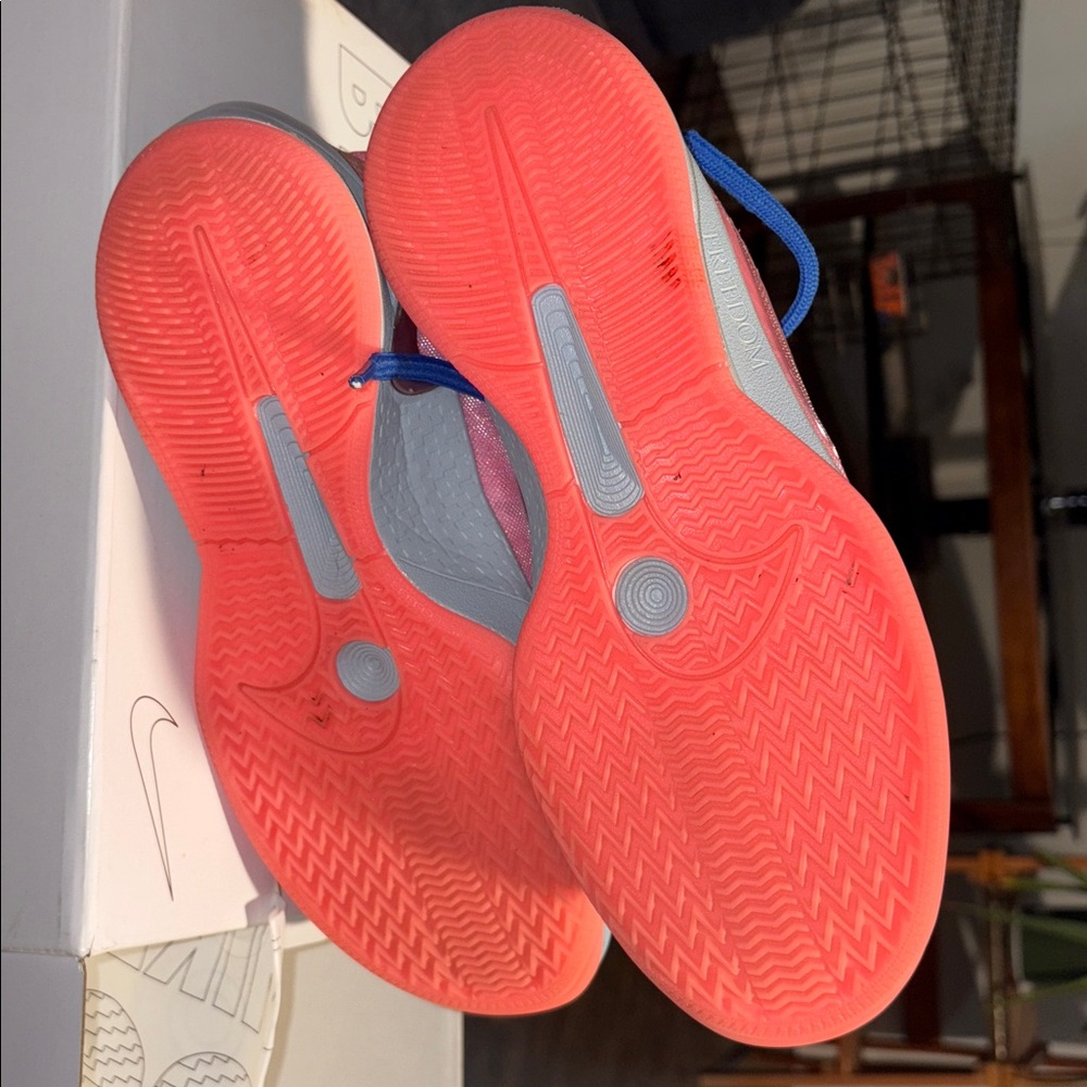 Nike Sabrina - Picture 5 of 5